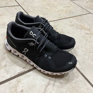 On cloud Womens size 8